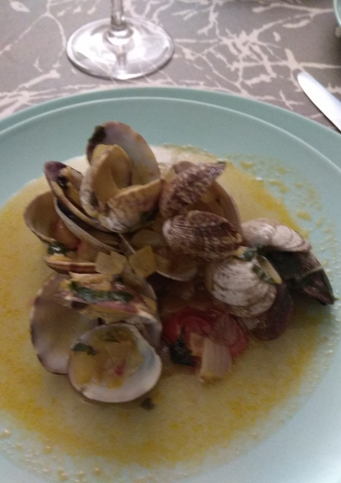 Una foto de Almejas en salsa