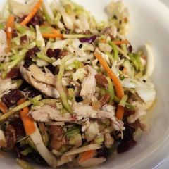 A picture of Simple slaw salad with Chicken.