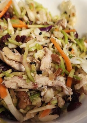 A picture of Simple slaw salad with Chicken.