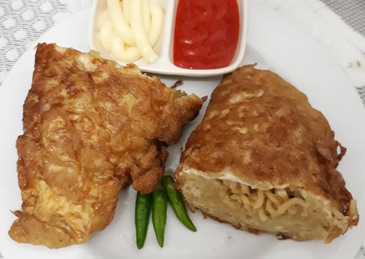 Omelet mie telur