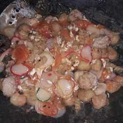 A picture of Seblak basah.
