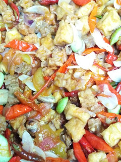 Foto resep Oseng-oseng Tempe Tahu Mercon