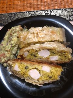 O poză a rețetei Ștrudel de pui cu curcuma.