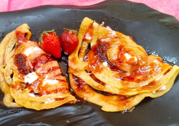 Strawberry spring pancakes