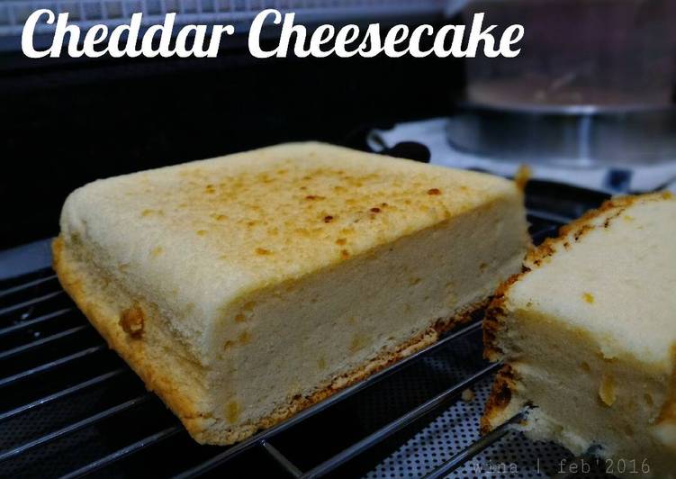 Langkah Mudah untuk Menyiapkan Baked Cheddar Cheesecake Anti Gagal