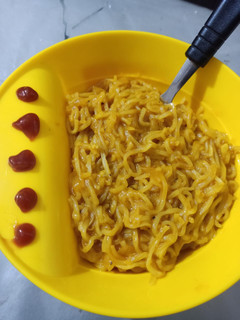 મસાલા મેગી (Masala Maggi Recipe In Gujarati) રેસીપી મુખ્ય ફોટો