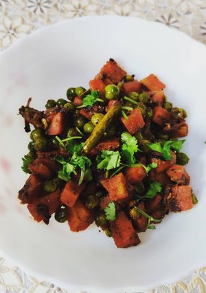 A picture of Gajar Matar Sabzi.