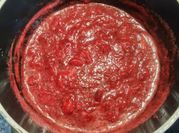 Una foto de mermelada de fresas congeladas