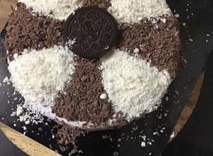 A picture of Oreo Ice cream cake.