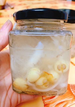 Hình của món Yến chưng hạt sen dừa xiêm.