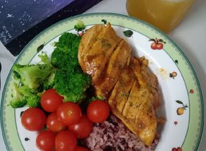 Hình của món Phi lê gà áp chảo.