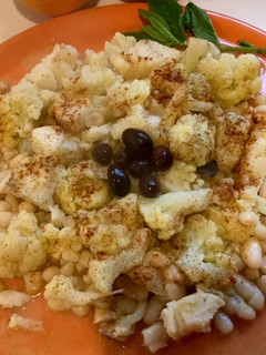 Una foto de Coliflor con bacalao y judías blancas