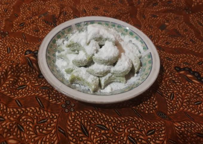 Kue putri salju pandan