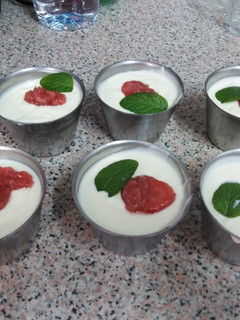 Una foto de Crema de yogur con chocolate blanco