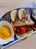 Dorada la cuptor cu legume și sos de usturoi 🌿🐟🍲
