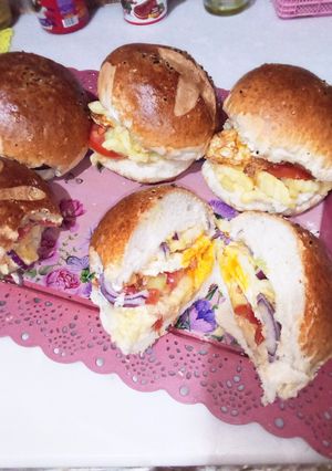 صورة لوصفة 😋هومبورڨر بالبيض والبطاطا وتونة 😋