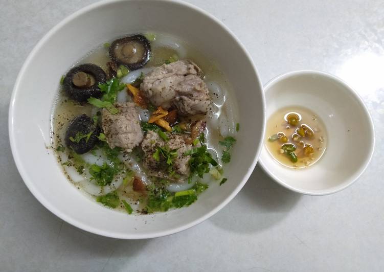 Bánh canh nấm sườn non