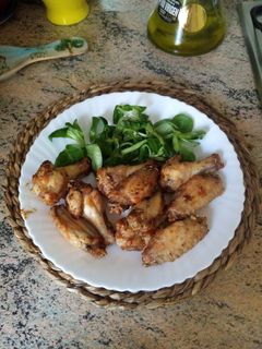 Una foto de Alitas de pollo al limón y hierbas provenzales. Freidora de aire