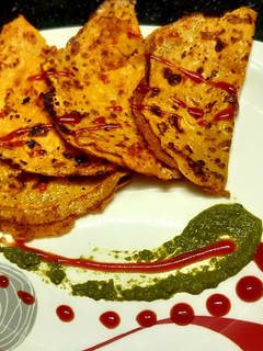 બેસન ચીલા (Besan chila recipe in Gujarati) રેસીપી મુખ્ય ફોટો