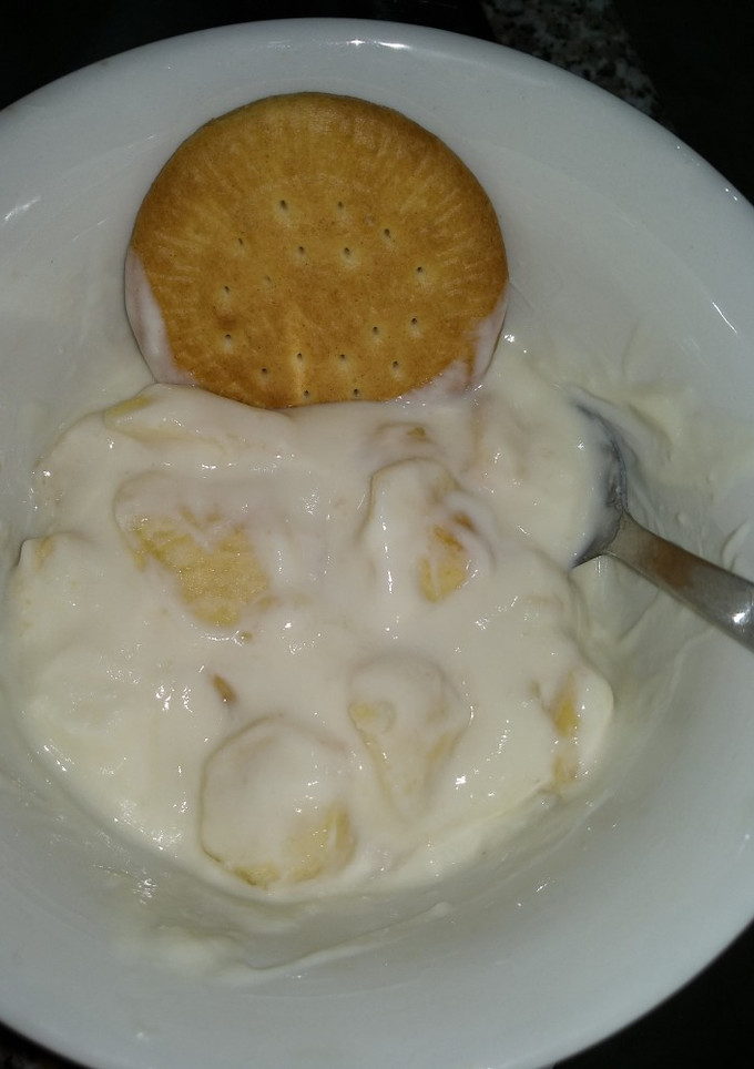 Una foto de Yogurt, pera y galleta