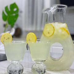 A picture of Lemonade.
