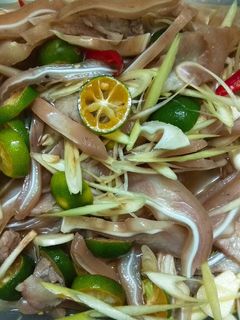 Hình của món Tai lợn ngâm chua ngọt.