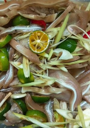 Hình của món Tai lợn ngâm chua ngọt.