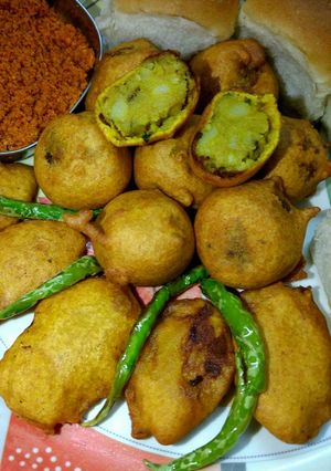 A picture of Vada pav.