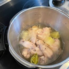 Pressure cooked chicken A picture of Pressure cooked chicken.