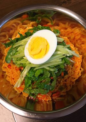 Hình của món Mỳ trộn chua cay - 비빔쫄면 🍜.