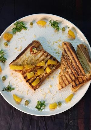 A picture of Grilled aloo sandwich.