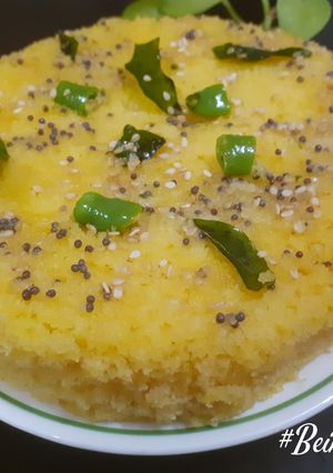 बेसन ढोकला (Besan dhokla recipe in Hindi) रेसिपी मुख्य फोटो