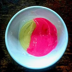A picture of Vanilla and Strawberry Ice Cream.