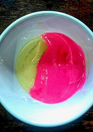 A picture of Vanilla and Strawberry Ice Cream.