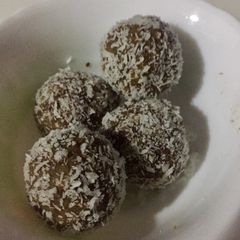 A picture of Banana choco balls.