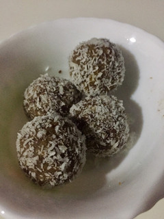 A picture of Banana choco balls.