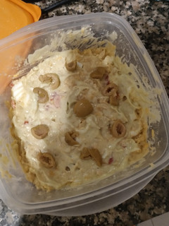 Una foto de Ensaladilla de garbanzos y "mahonesa de aguacate"