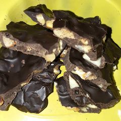 A picture of Easy fruit and nut chocolate.