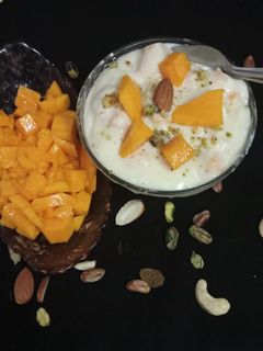 મેંગો શ્રીખંડ (Mango Shrikhand Recipe In Gujarati) રેસીપી મુખ્ય ફોટો