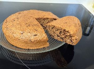 Foto principal de Bizcocho sin gluten de chocolate negro y nueces, sin harina y casi sin azúcar!