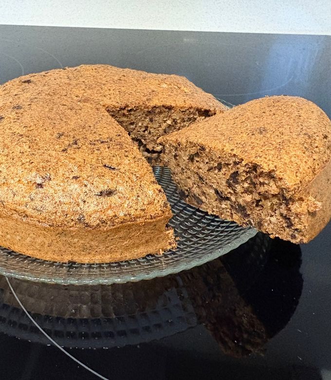 Foto principal de Bizcocho sin gluten de chocolate negro y nueces, sin harina y casi sin azúcar!