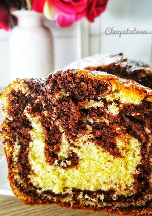Une photo de Cake marbré au chocolat et à la vanille hyper moelleux 😋🍫