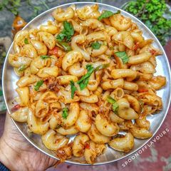 A picture of Desi style macroni.