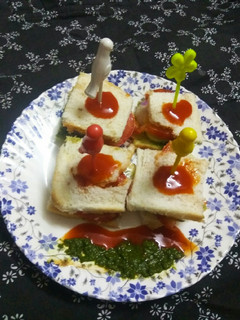 વેજ સેન્ડવિચ (Veg Sandwich Recipe In Gujarati) રેસીપી મુખ્ય ફોટો