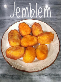 Foto resep Jemblem (Singkong isi gula merah)