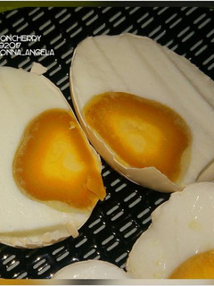 A picture of Telur Asin Ayam (Salted Chicken Eggs).