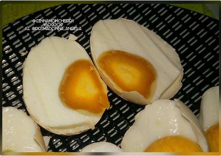 Recipe of Favorite Telur Asin Ayam (Salted Chicken Eggs)