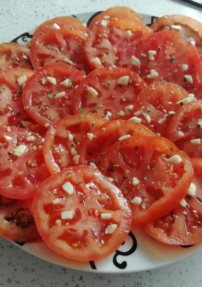 Una foto de Tomate con aceite y ajo