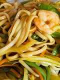 Mì Udon Khô Xào Tôm, Đậu Que & Cà Rốt