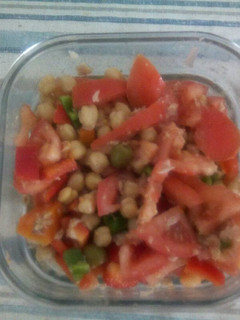 Una foto de Ensalada de garbanzos